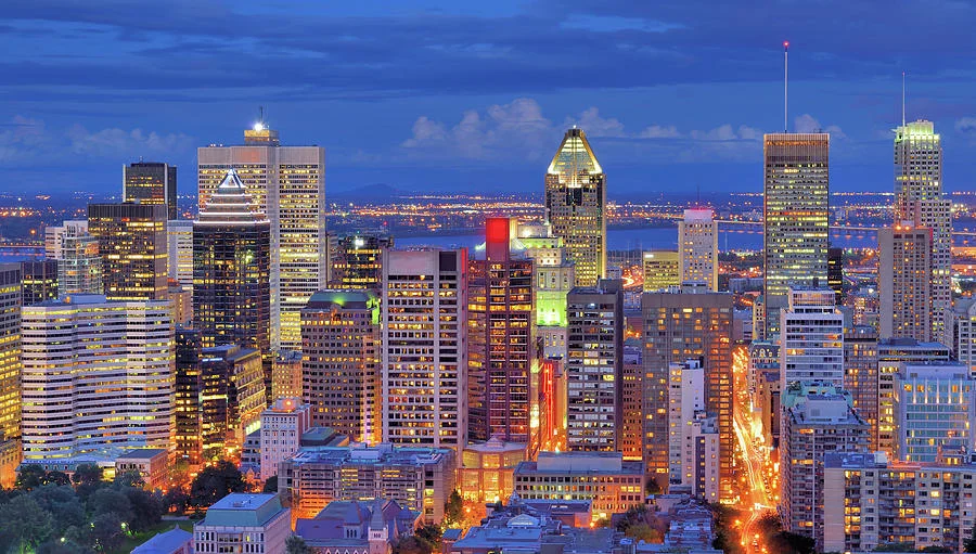 Vue du centre-ville de Montréal au crépuscule